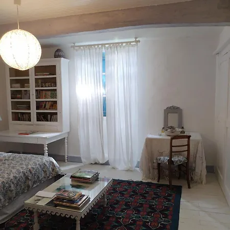 D'hotes De Pesques Bed & Breakfast *
